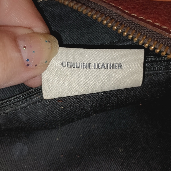 Marco Buggiani Genuine Leather Five Compartment Crossbody Purse - Picture 4 of 14